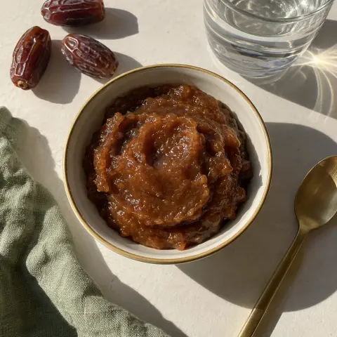 KI-generiertes Symbolbild: Rezept für Dattelmus selber machen