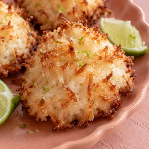 KI-generiertes Symbolbild: Rezept für Kokosmakronen aus dem Airfryer mit Honig und Limette