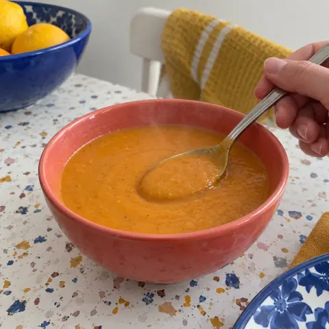 KI-generiertes Symbolbild: Rezept für Türkische Linsensuppe (Mercimek)