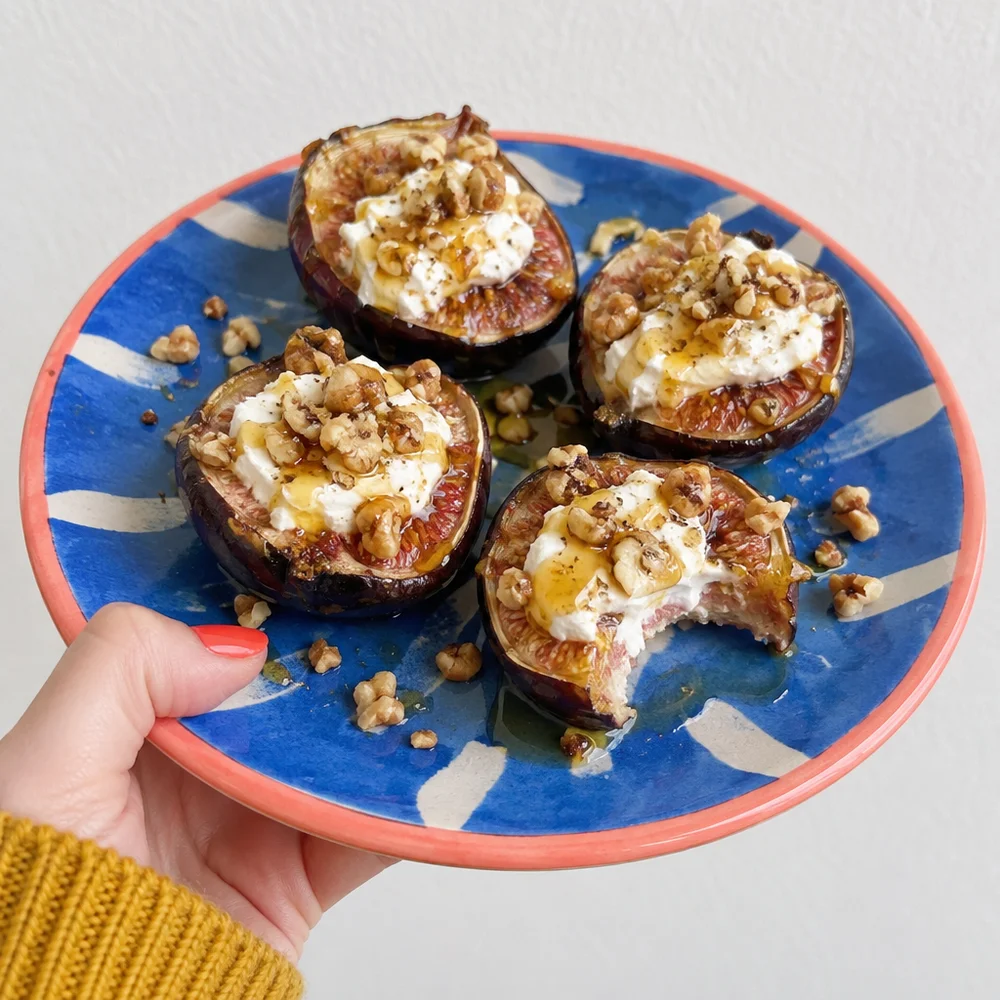 Air fryer figs with soft goat's cheese and honey