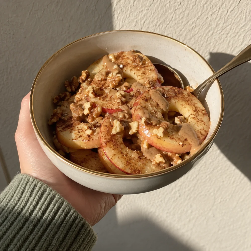Vegan cinnamon apple rings with almond butter