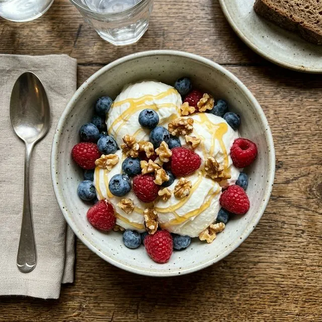 Greek yoghurt with berries and nut crunch