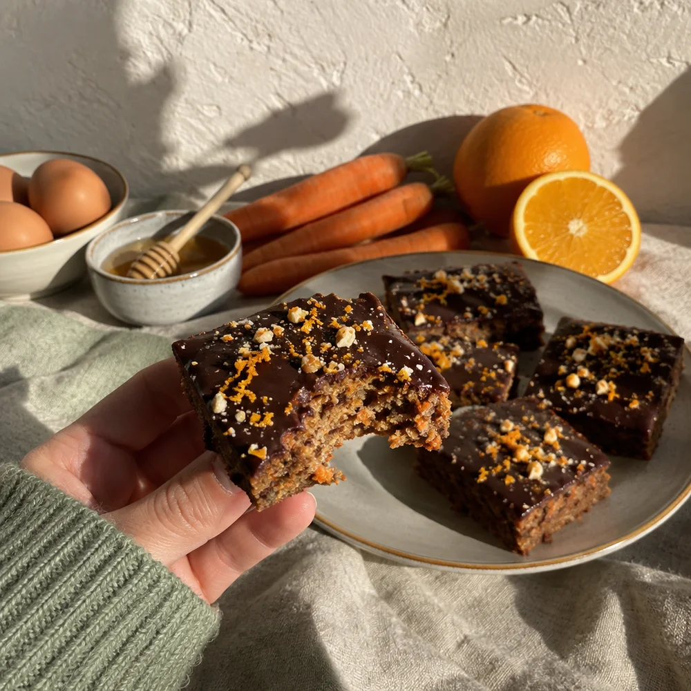Lebkuchen traybake bars with carrots and cocoa glaze