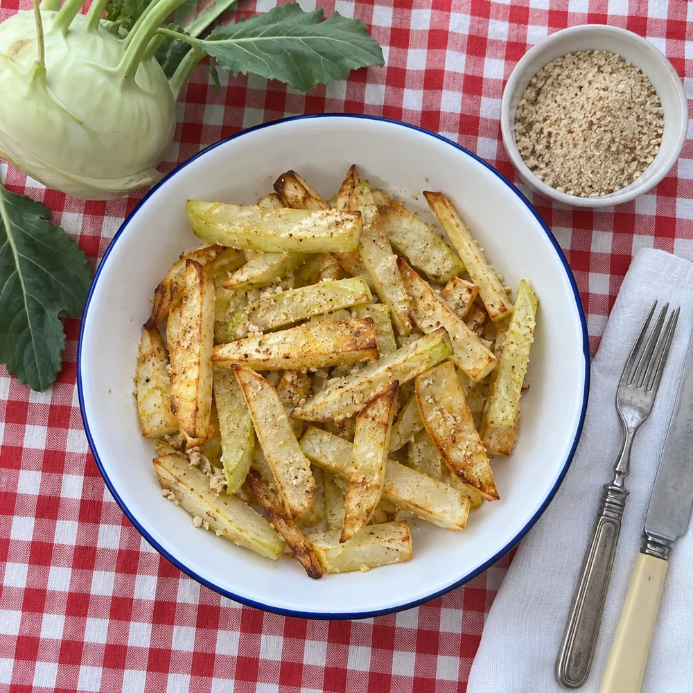 Low-carb oven-baked kohlrabi fries