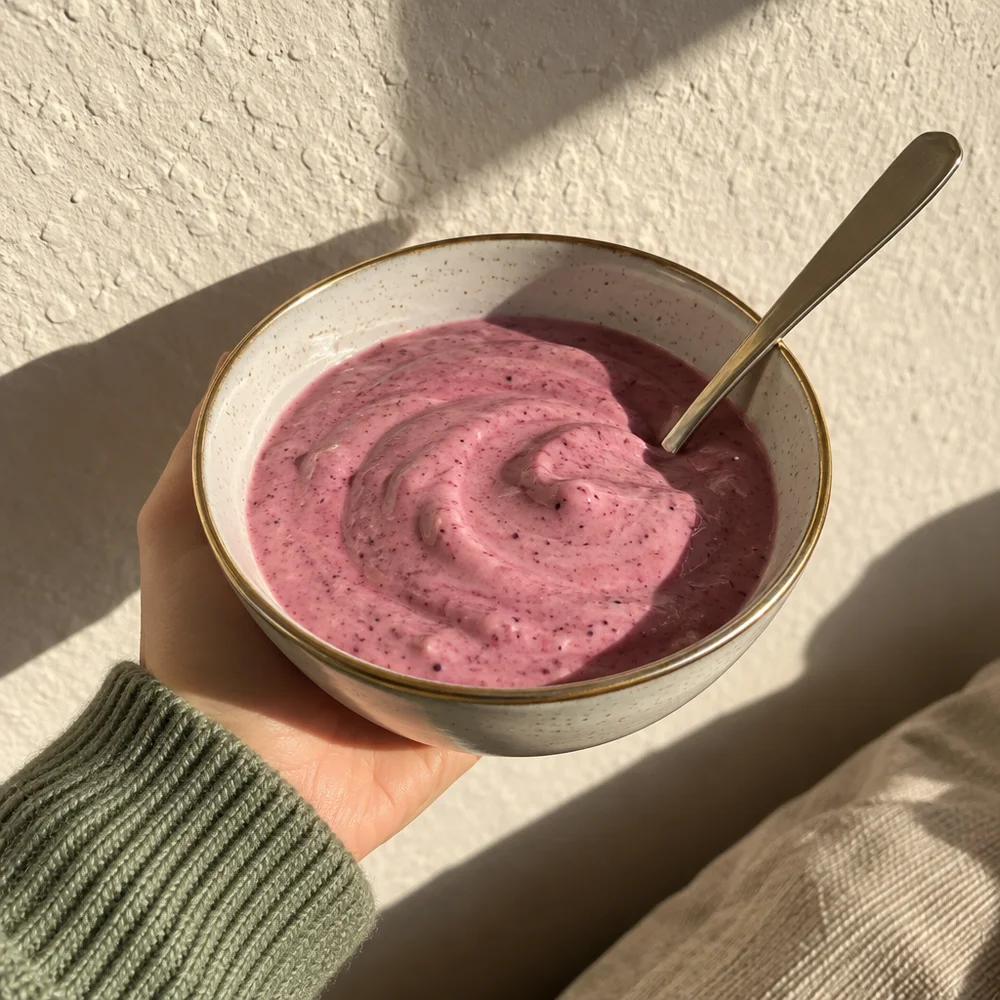 Paleo berry and cashew cream
