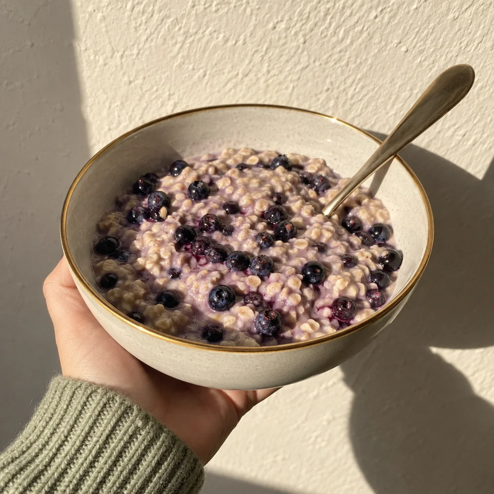 Protein porridge with blueberries