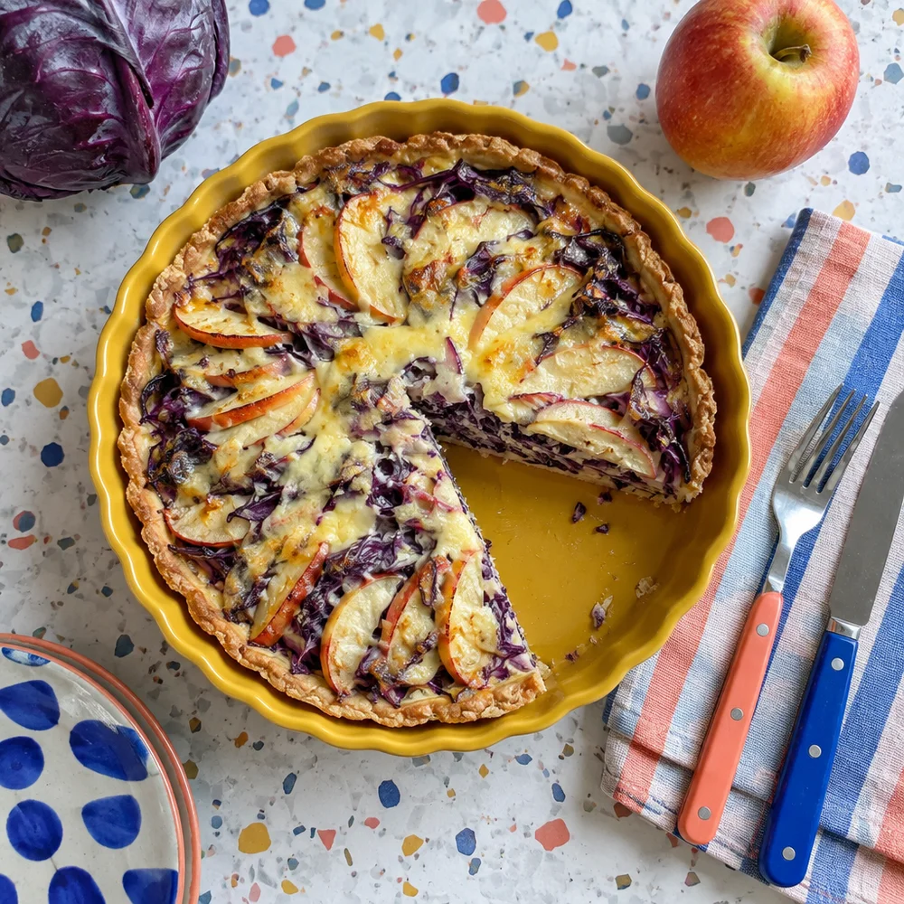 Red cabbage and apple quiche with Alpine cheese