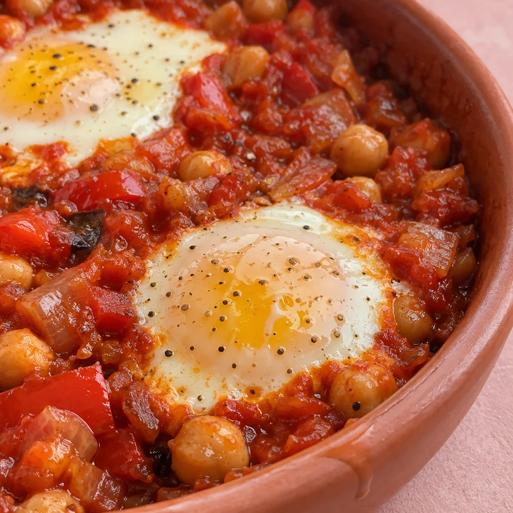 Colourful shakshuka with chickpeas