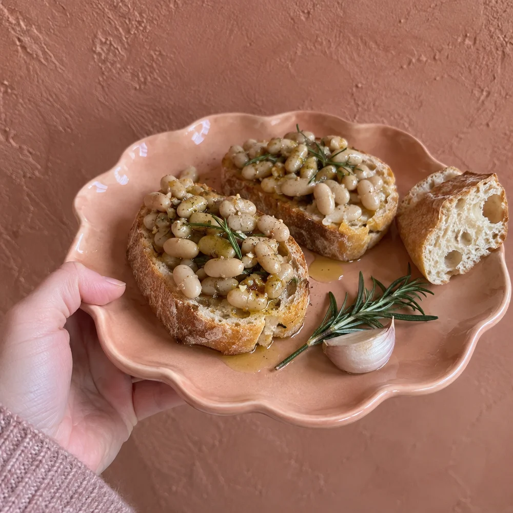 Vegan bruschetta with white beans and rosemary