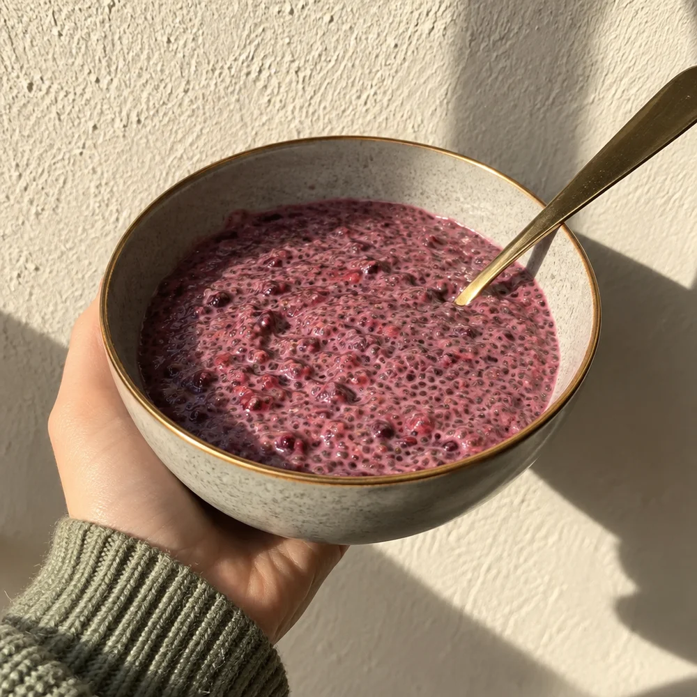 Vegan berry protein chia pudding