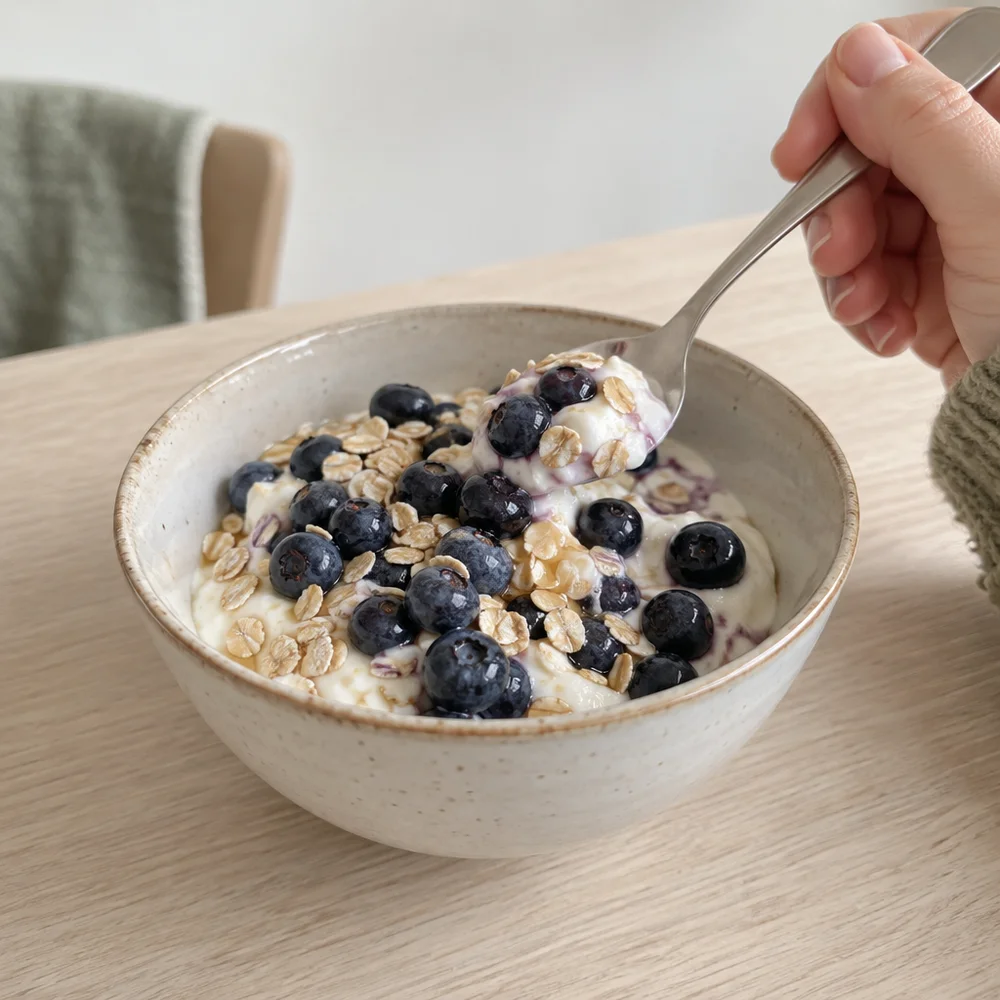 Vegetarian blueberry and skyr dessert