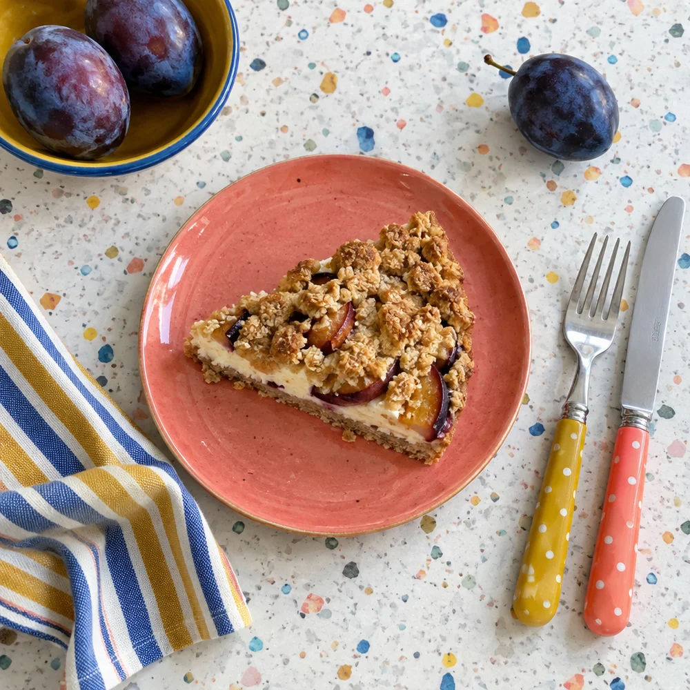 Plum cake with quark cream and oat crumble